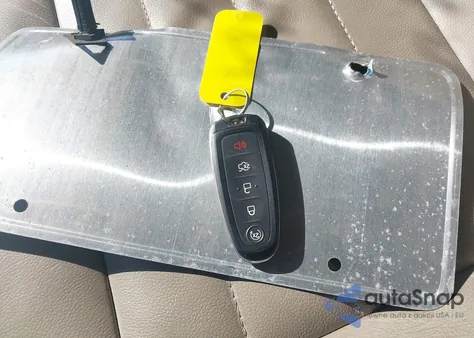 2015 Ford Escape Titanium z USA, uszkodzony, nr VIN 1FMCU9J96FUC67353